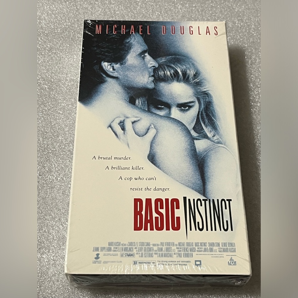 New Vintage BASIC INSTINCT VHS TAPE SHARON STONE MICHAEL DOUGLAS